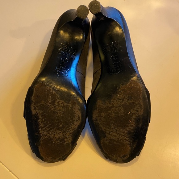 Satin Black Women’s Heels. Size 8. - Picture 4 of 6